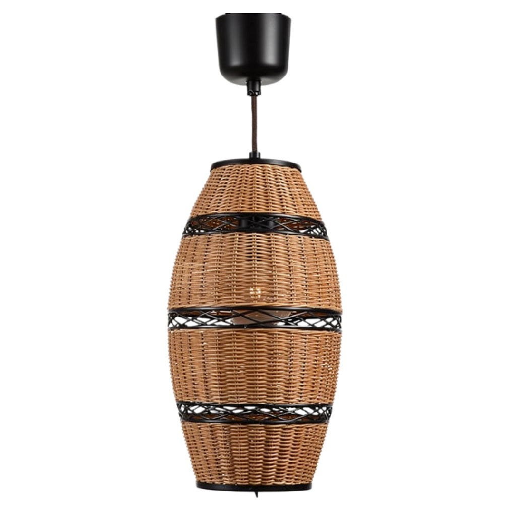 Hanglamp van Rotan met Moderne Design en Zwart Metaalaccenten